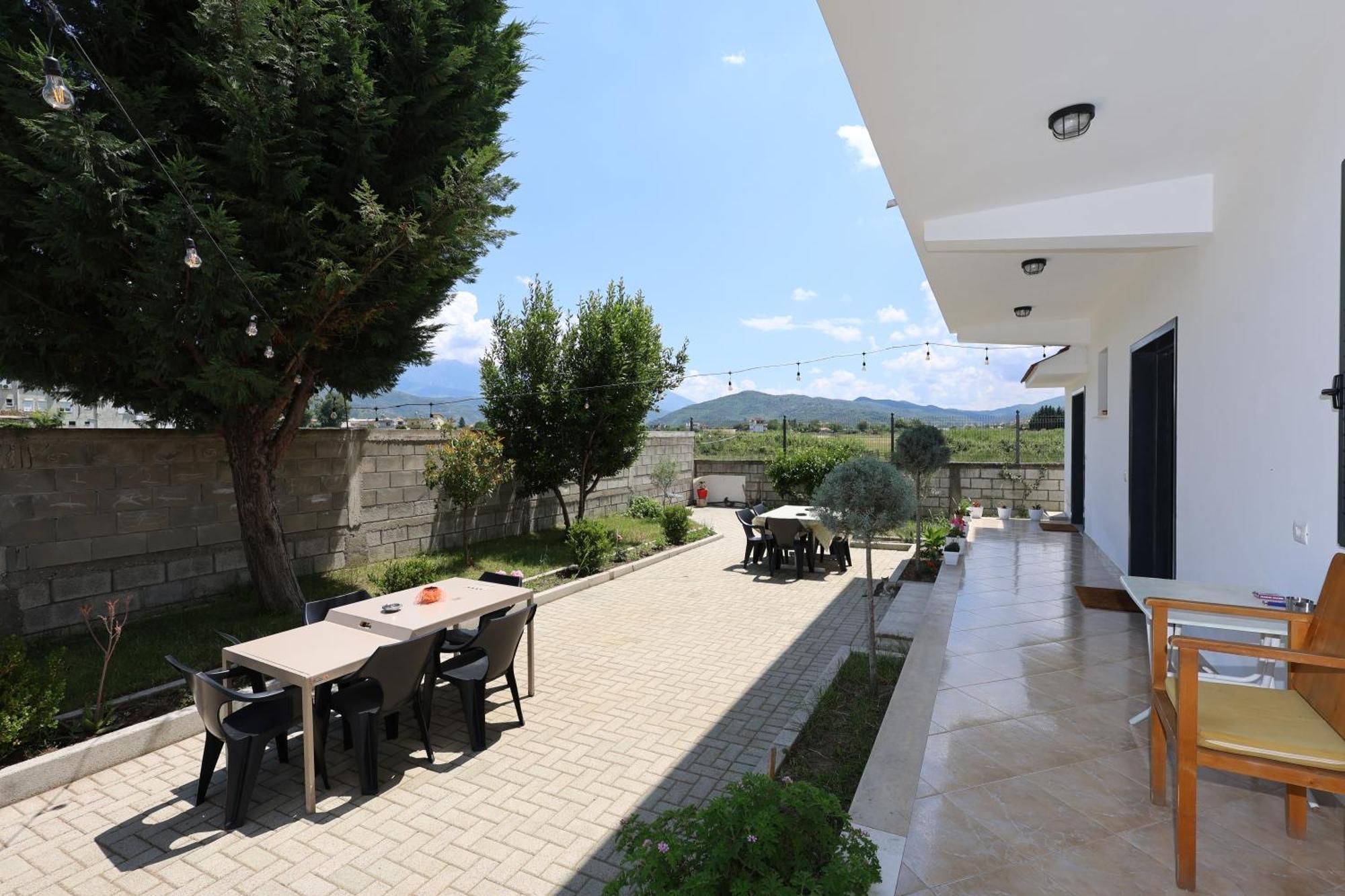 Baza Hostel - Swimming Pool Berat Exterior photo